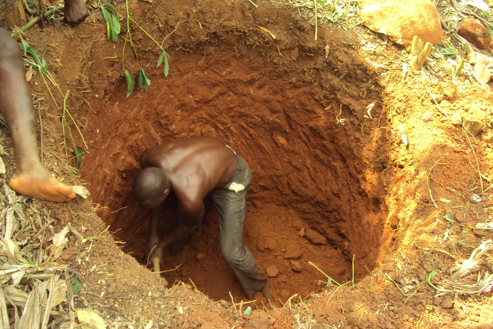 Pit_digging_of_kitaba_water_source